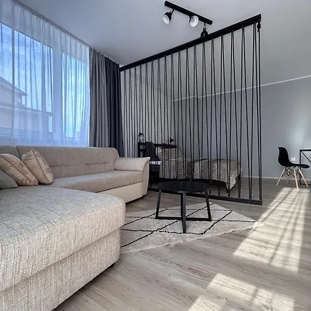 公寓 Karolina 65 *